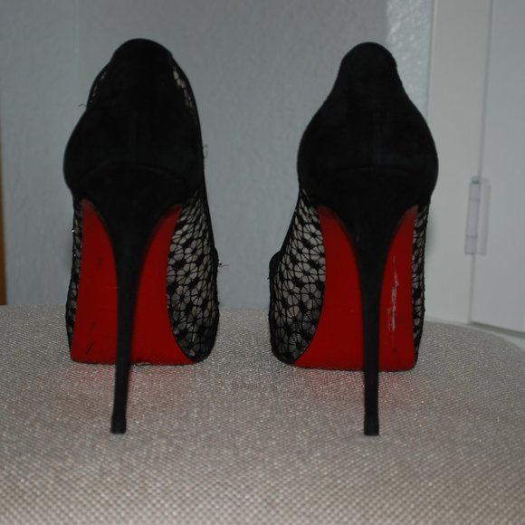 CHRISTIAN LOUBOUTIN - VERY LACE PLATFORM PUMPS - Picture 7 of 12